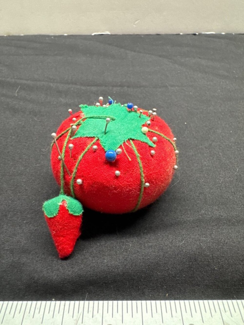 Vintage Tomato-Shaped Sewing Pin Cushion Strawberry Emery Needle Sharpening Red